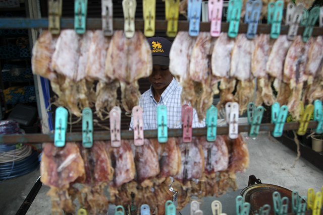 Pla meuk ping (ปลาหมึกปิ้ง)