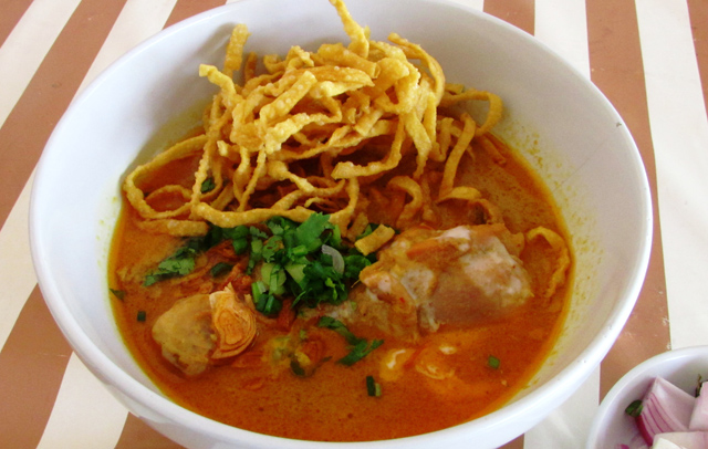 khao soi gai (ข้าวซอยไก่)