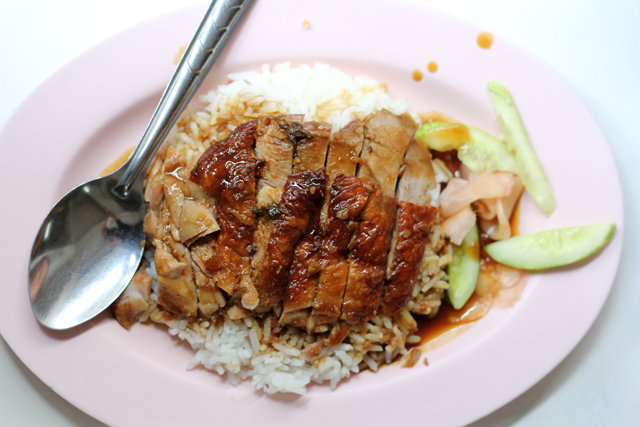 khao na bpet (ข้าวหน้าเป็ด) Thai roasted duck