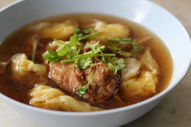 Giew Nam Bpet Toon (เกี๊ยวน้ำเป็ดตุ๋น)