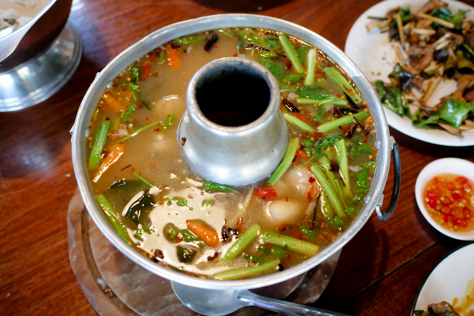 Hot inside and out, flaming hot sour soup of Tom Yam