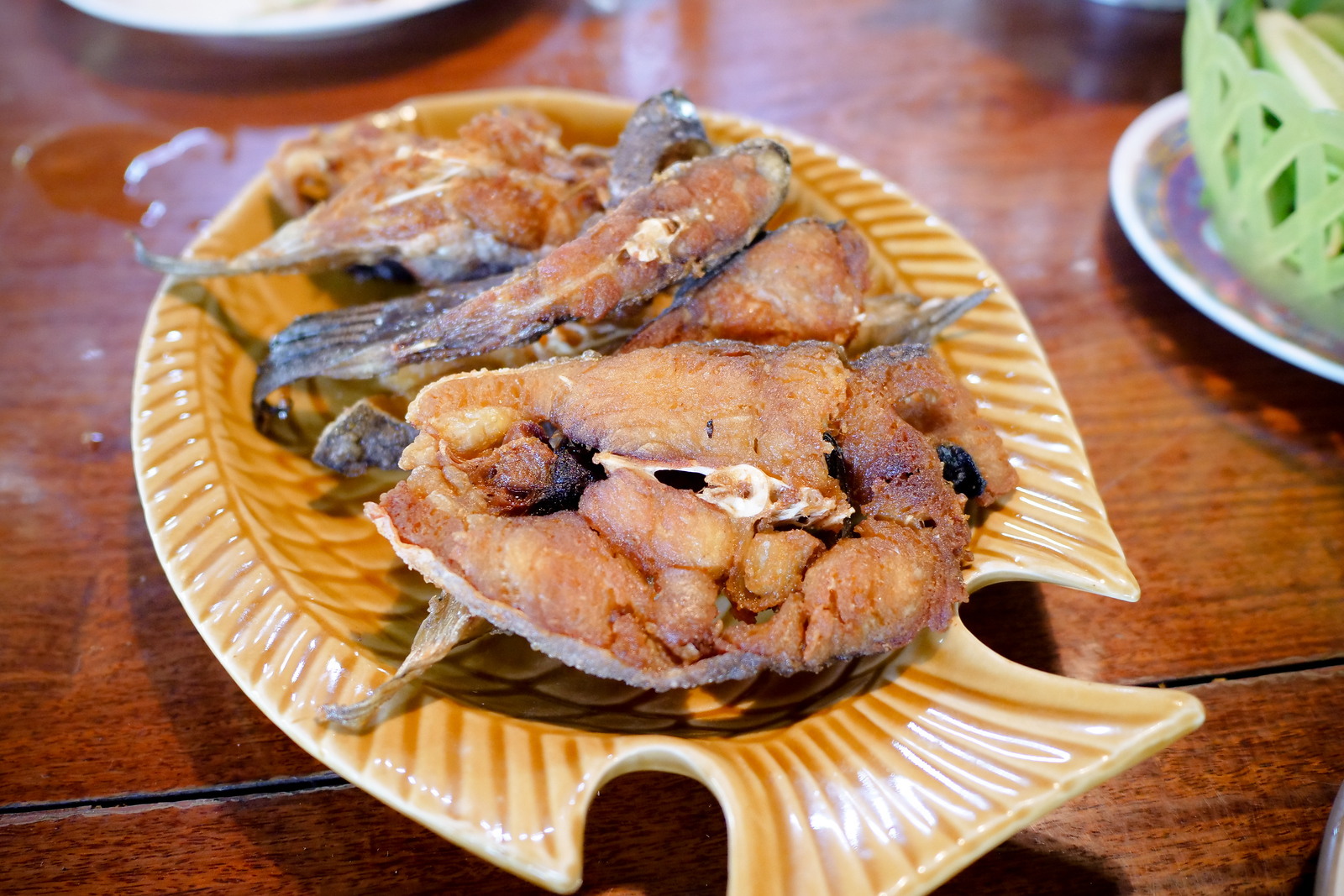 Deep Fried fish are plentiful and delicious at Ba Chao Ahaan Pa