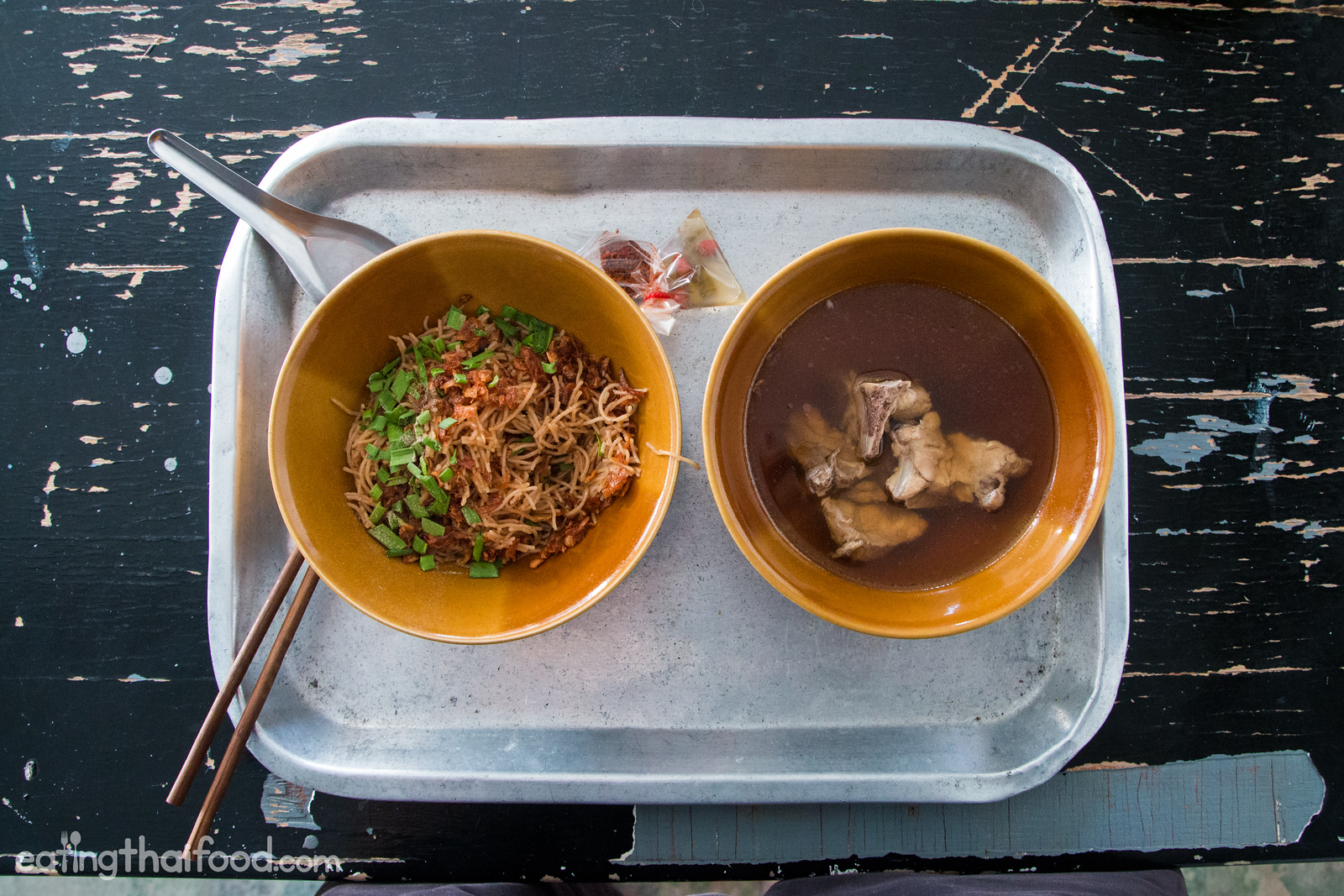 หมี่หุ้มกระดูกหมู