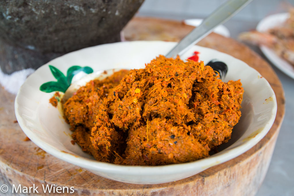 How to Make Southern Thai Curry Paste (วิธีทำเครื่องแกงเผ็ดใต้)