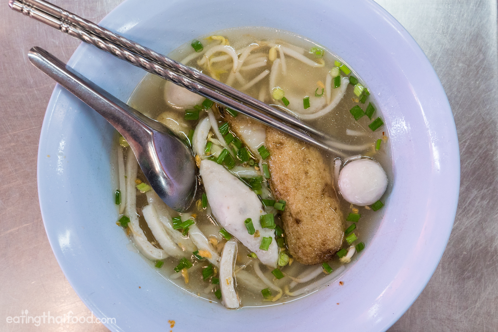 Kuay teow sen pla (ก๋วยเตี๋ยวเส้นปลา)
