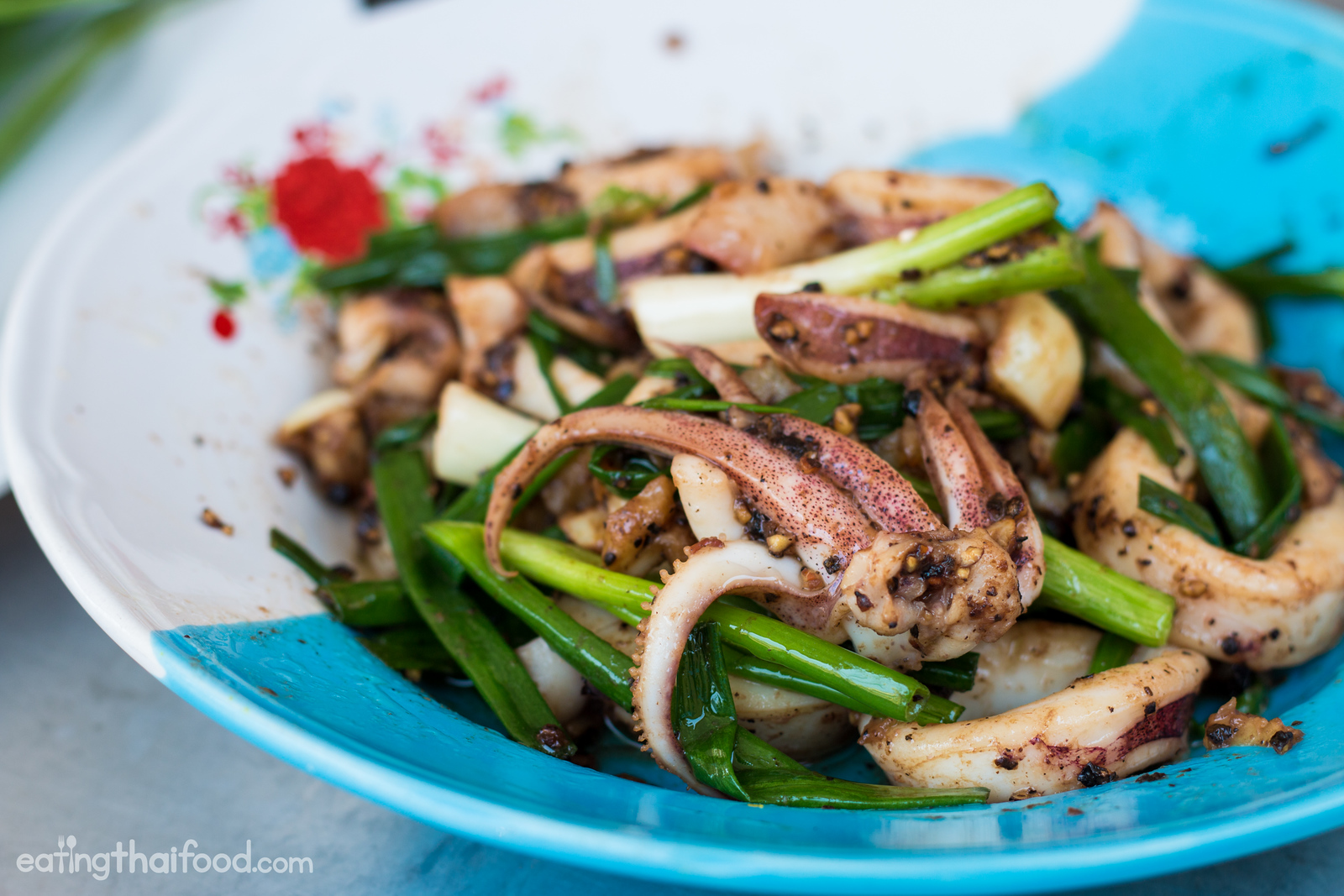 วิธีทำ ปลาหมึกผัดกะปิพริกไทยดำ